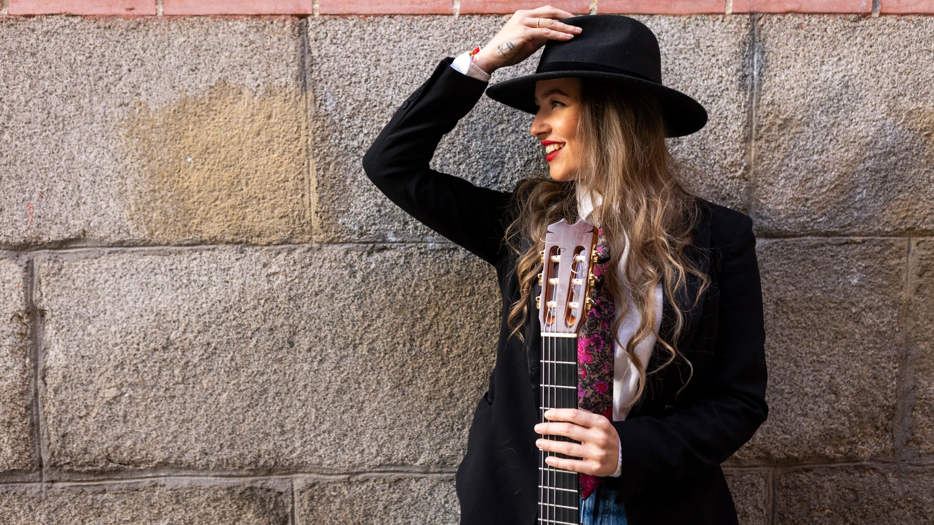 Mercedes Luján, guitarrista flamenca.