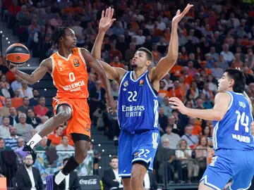 Montero busca a un compañeros en presencia de Tavares y Deck Montero busca a un compañeros en presencia de Tavares y Deck