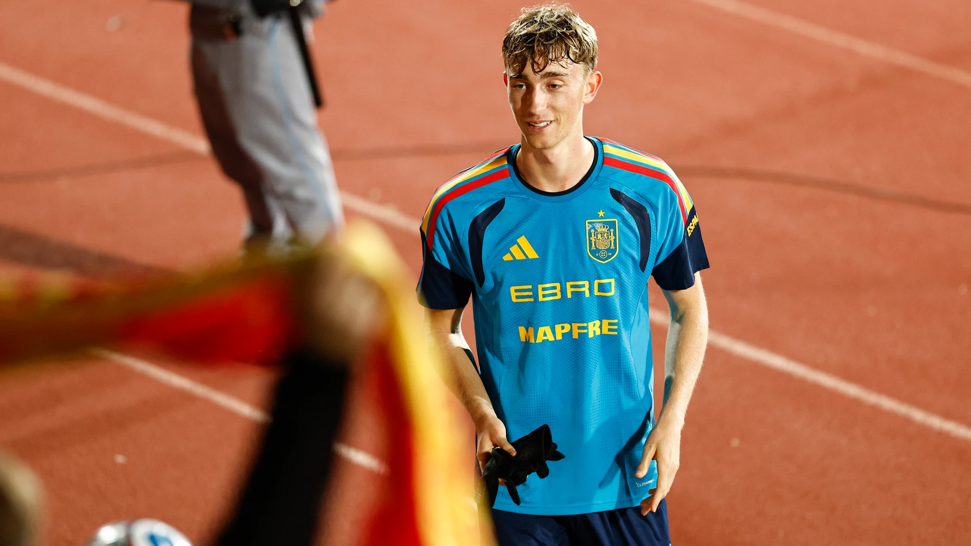 LAS ROZAS (MADRID), 11/11/2025.- El defensa de la selección española Dean Huijsen participa en un entrenamiento este martes en la Ciudad del Fútbol de Las Rozas, en Madrid, de cara a los partidos clasificatorios para el Mundial 2026 contra Georgia y Turquía. EFE/ Rodrigo Jiménez