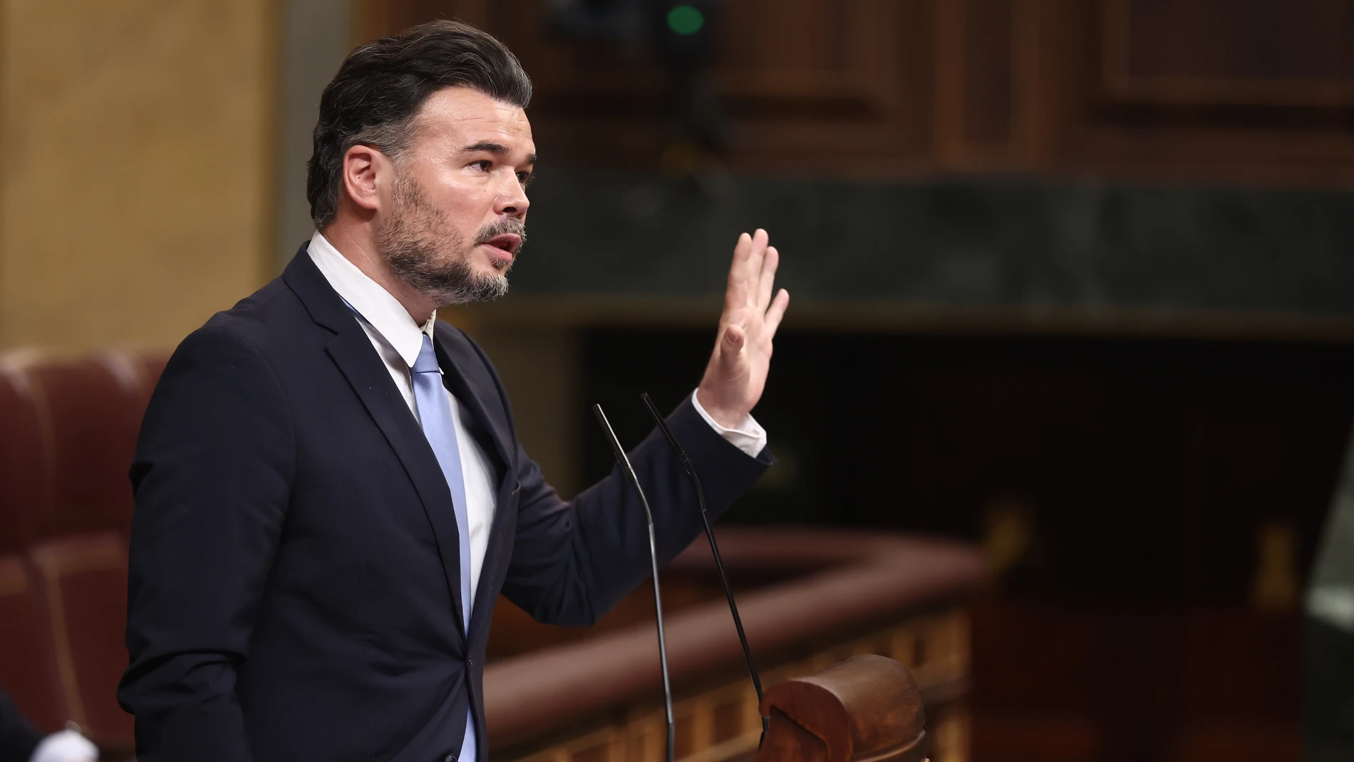 El portavoz de ERC en el Congreso, Gabriel Rufián, durante una sesión de control al Gobierno, en el Congreso de los Diputados, a 12 de noviembre de 2025, en Madrid (España). Sánchez ha acudido al Congreso para informar sobre los resultados de las últimas cumbres internacionales, la reunión del último Consejo Europeo y la situación de los servicios públicos en España, entre otros asuntos. La sesión se ha visto marcada por la falta de presupuestos para 2026 y el bloqueo de Junts al Gobierno de ...