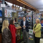 Fernández Mañueco visita en Zamora una ferretería