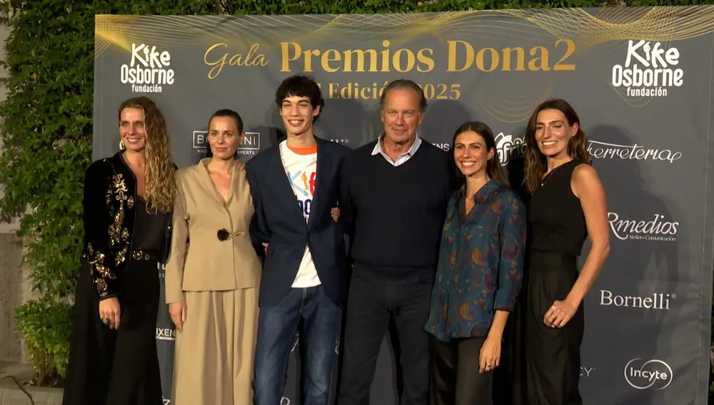 Bertín Osborne, junto a Fabiola Martínez y sus hijos