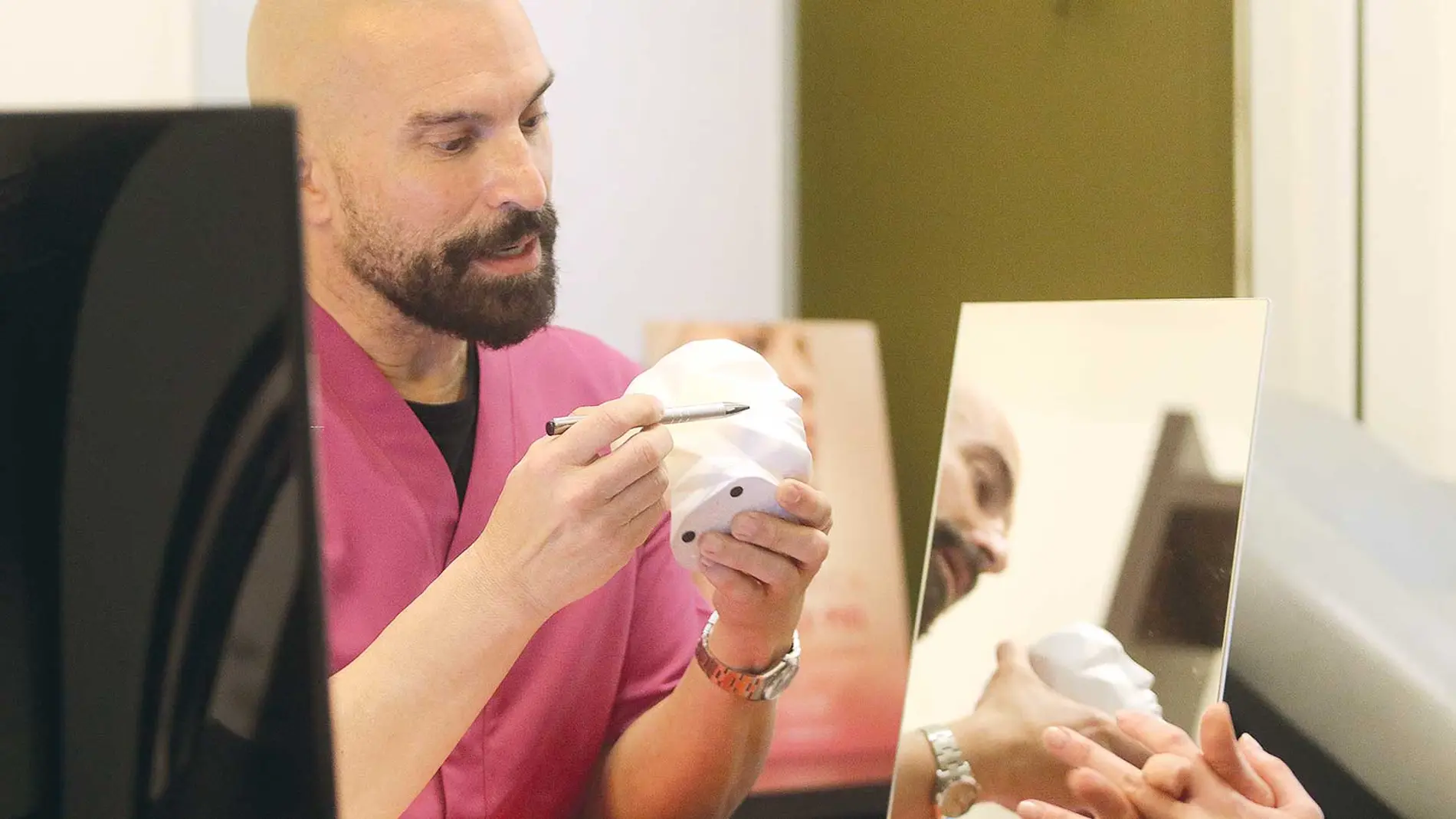 “Detrás de cada trasplante hay una historia y una persona que confía en ti. Cuando se olvida eso, se pierde el sentido de lo que significa ser médico"