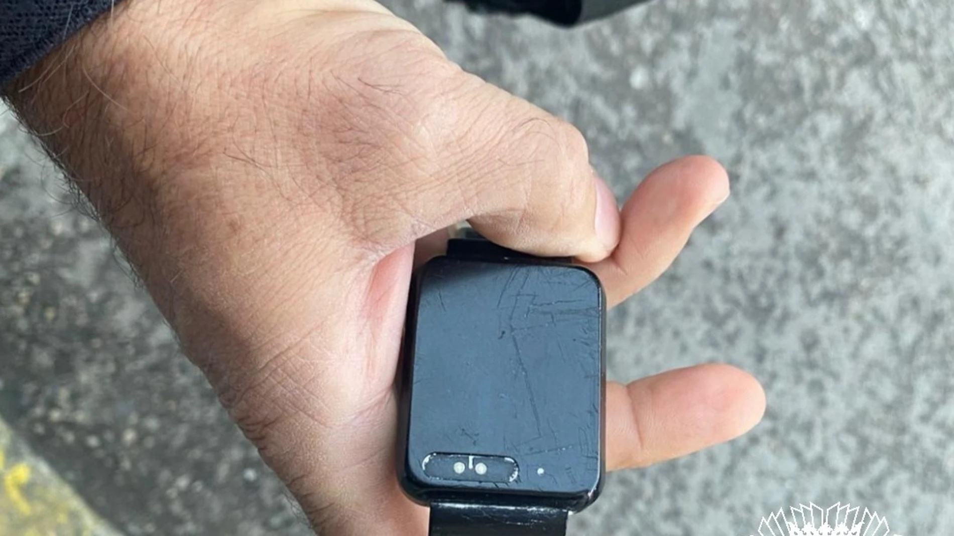 Pulsera antimaltrato cortada REMITIDA / HANDOUT por POLICÍA MUNICIPAL DE MADRID Fotografía remitida a medios de comunicación exclusivamente para ilustrar la noticia a la que hace referencia la imagen, y citando la procedencia de la imagen en la firma 12/11/2025