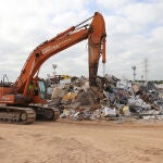 La titánica tarea de retirar residuos tras la dana