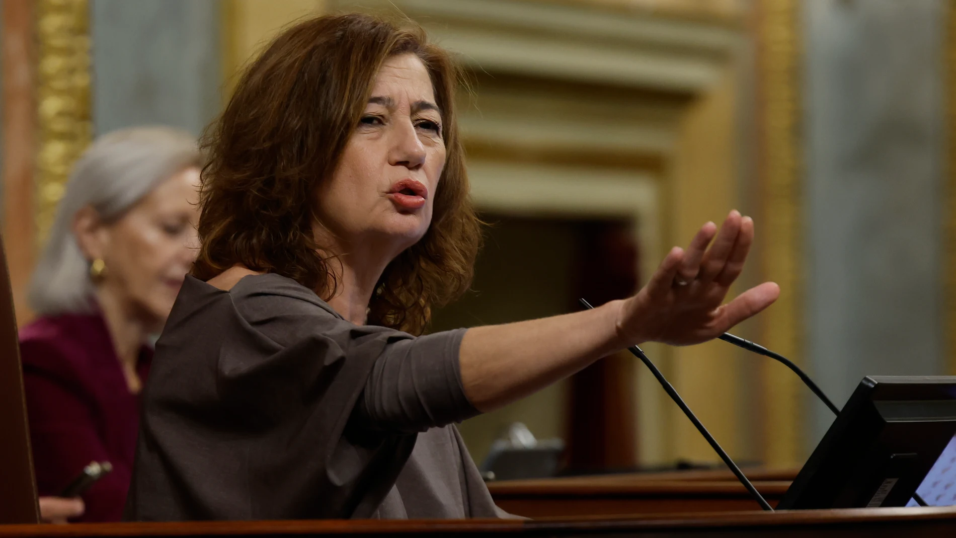 MADRID, 12/11/2025.- La presidenta del Congreso, Francina Armengol interviene durante el pleno que celebra este miércoles el Congreso, ante el que comparece Pedro Sánchez para informar de las últimas cumbres internacionales. EFE/ J.J.Guillen