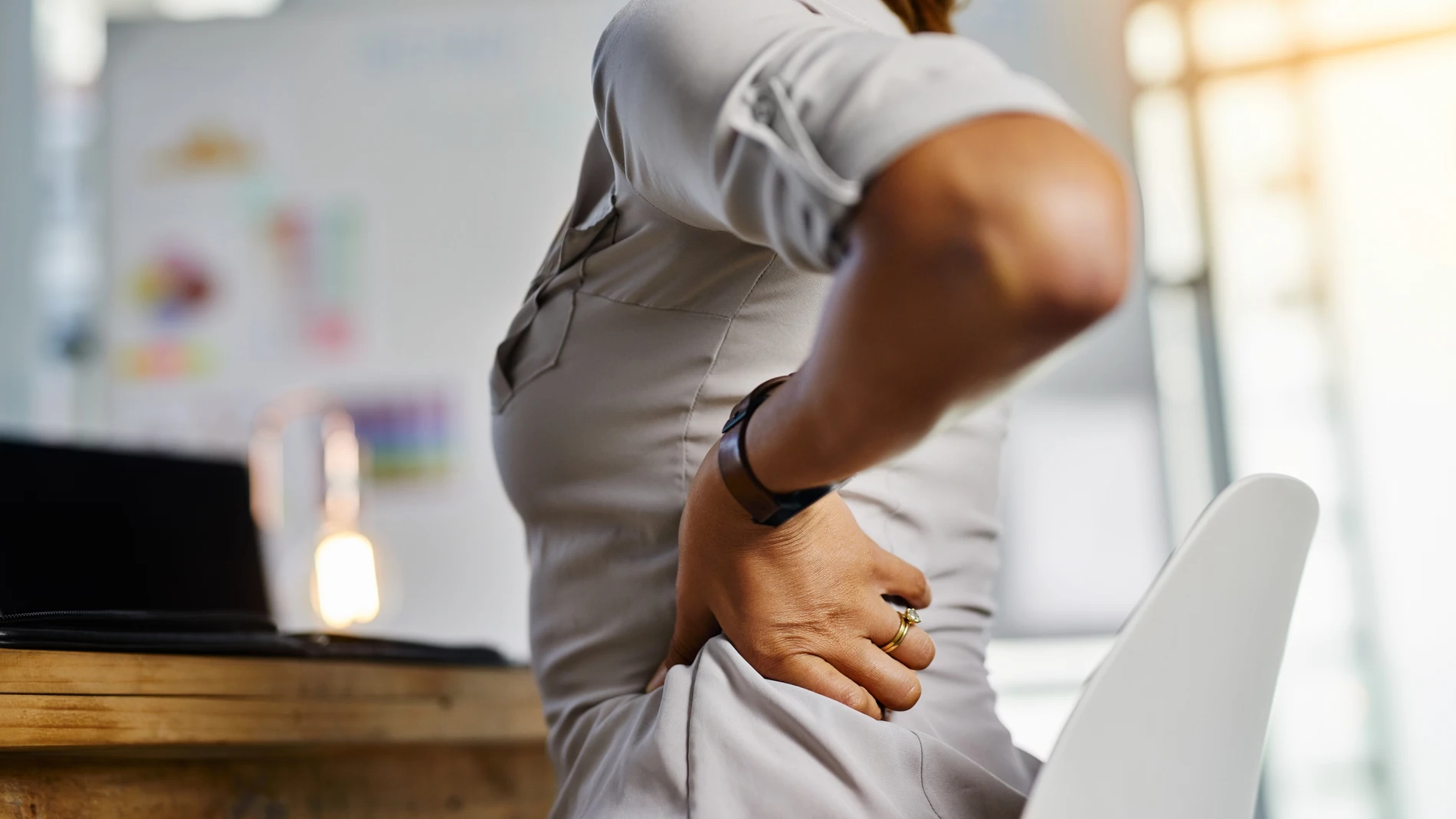 En caso de dolor, es recomendable hacer pilates, yoga, nadar o caminar regularmente