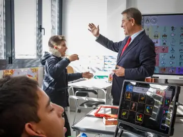 El presidente de Castilla-La Mancha, Emiliano García-Page, en la inauguración del nuevo edificio para el Colegio Público de Educación Especial ‘Cruz de Mayo’, en Hellín El presidente de Castilla-La Mancha, Emiliano García-Page, en la inauguración del nuevo edificio para el Colegio Público de Educación Especial ‘Cruz de Mayo’, en Hellín