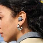 Los Google Pixel Buds Pro 2 permiten mantener una conversación fluida con Gemini Live