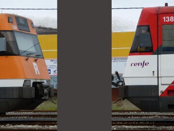 Trenes de Rodalies con la pintura de la Generalitat y la de Renfe. Trenes de Rodalies con la pintura de la Generalitat y la de Renfe.
