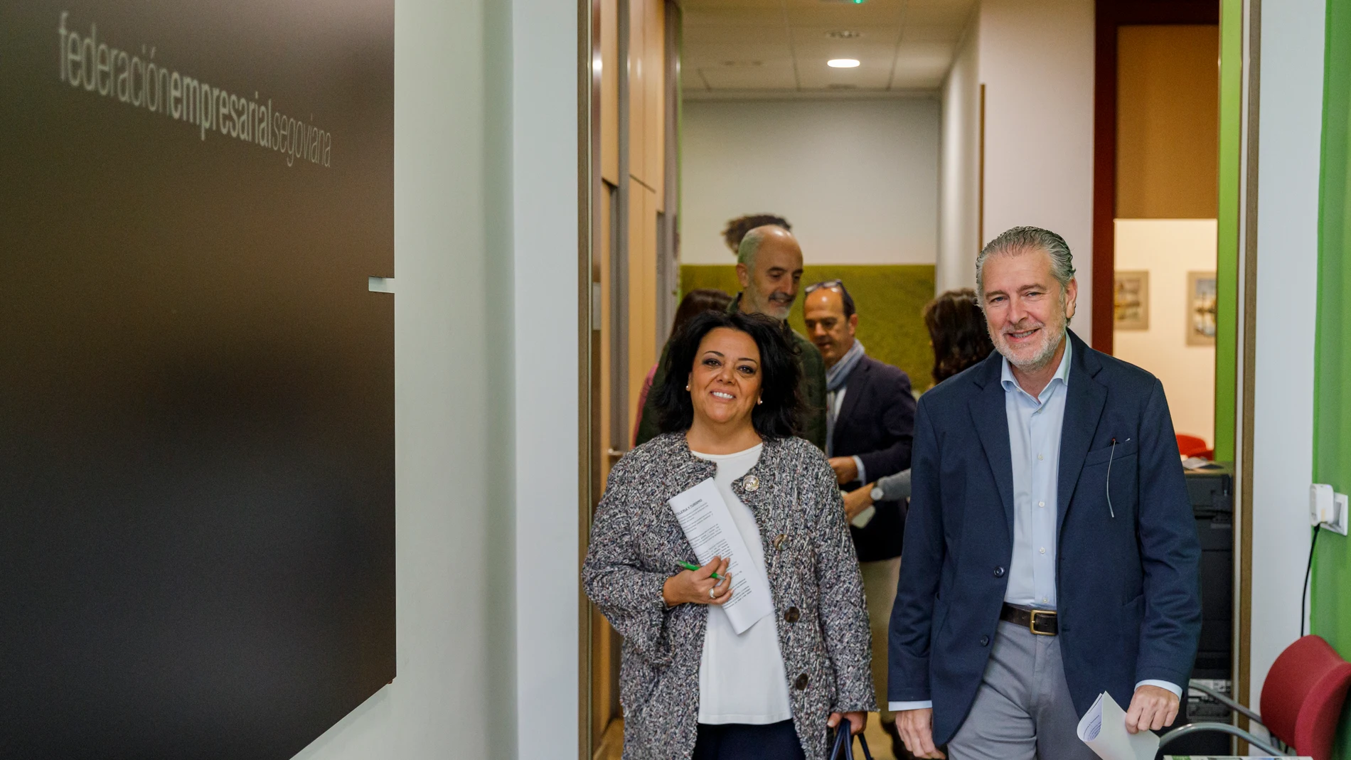 El presidente de la Federación Empresarial Segoviana (FES), Andrés Ortega, y la presidenta de Festur, Rocío Ruiz, presentan el IV Congreso de Hostelería y Turismo de Segovia