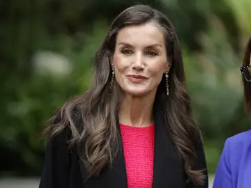 La Reina Letizia y sus brazos tonificados. La Reina Letizia y sus brazos tonificados.