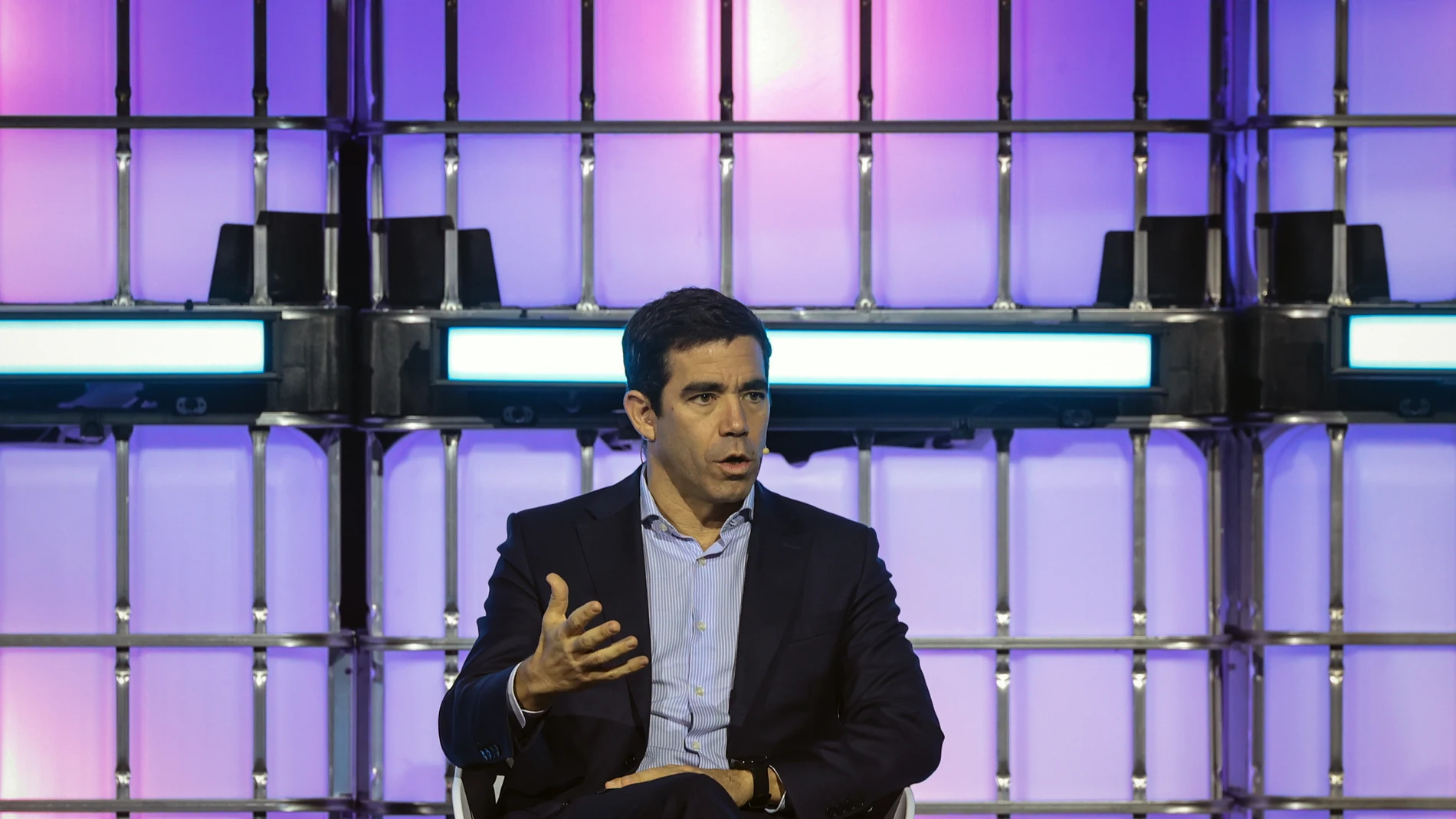 Lisbon (Portugal), 12/11/2025.- Portuguese Minister of the Presidency Antonio Leitao Amaro attends the conference 'Trump, tariffs, and the new world order' at Web Summit Lisbon 2025, in Lisbon, Portugal, 12 November 2025. Web Summit 2025, considered the world’s largest technology conference, runs from 10 to 13 November. (Lisboa) EFE/EPA/ANTONIO PEDRO SANTOS