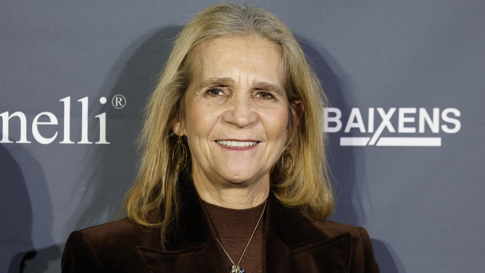 La Infanta Elena rescata el terciopelo marrón.