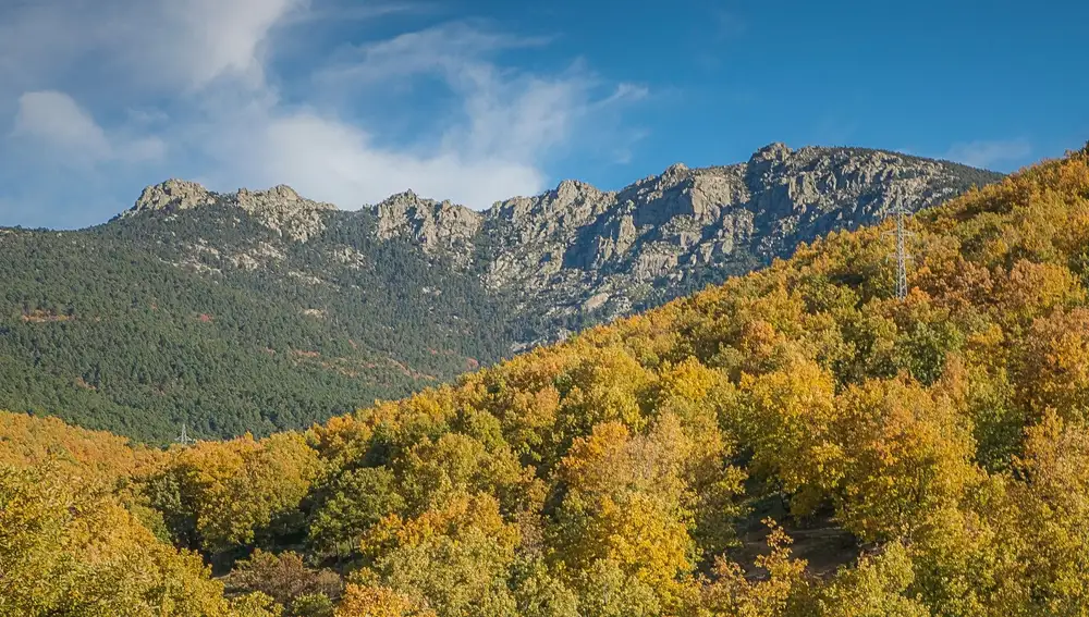 Vista de la ladera sur de los Siete Picos en Madrid