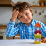 Niño con autismo y TDAH