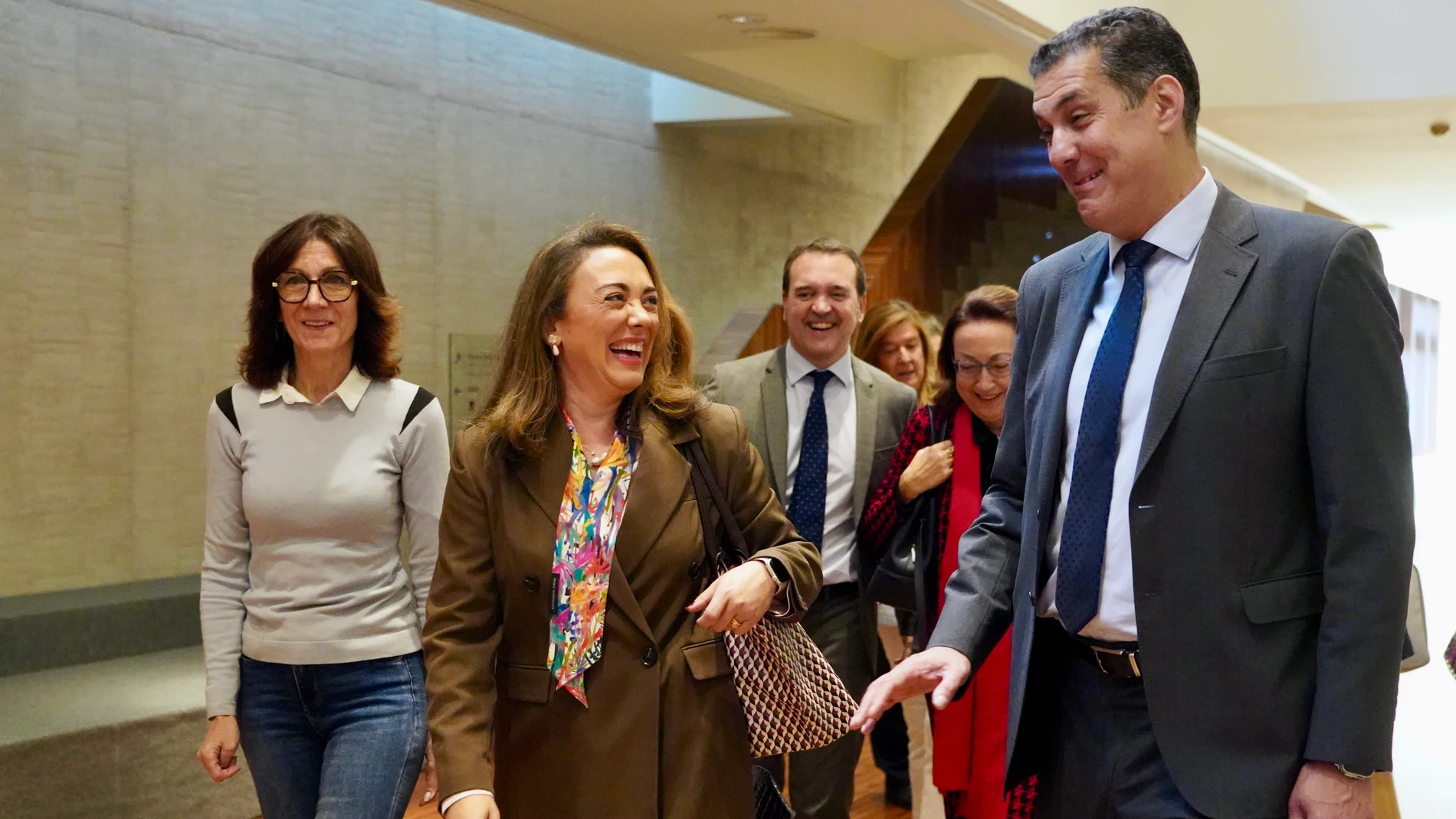 La consejera María González Corral antes de comparecer en las Cortes regionales para explicar el presupuesto de su departamento