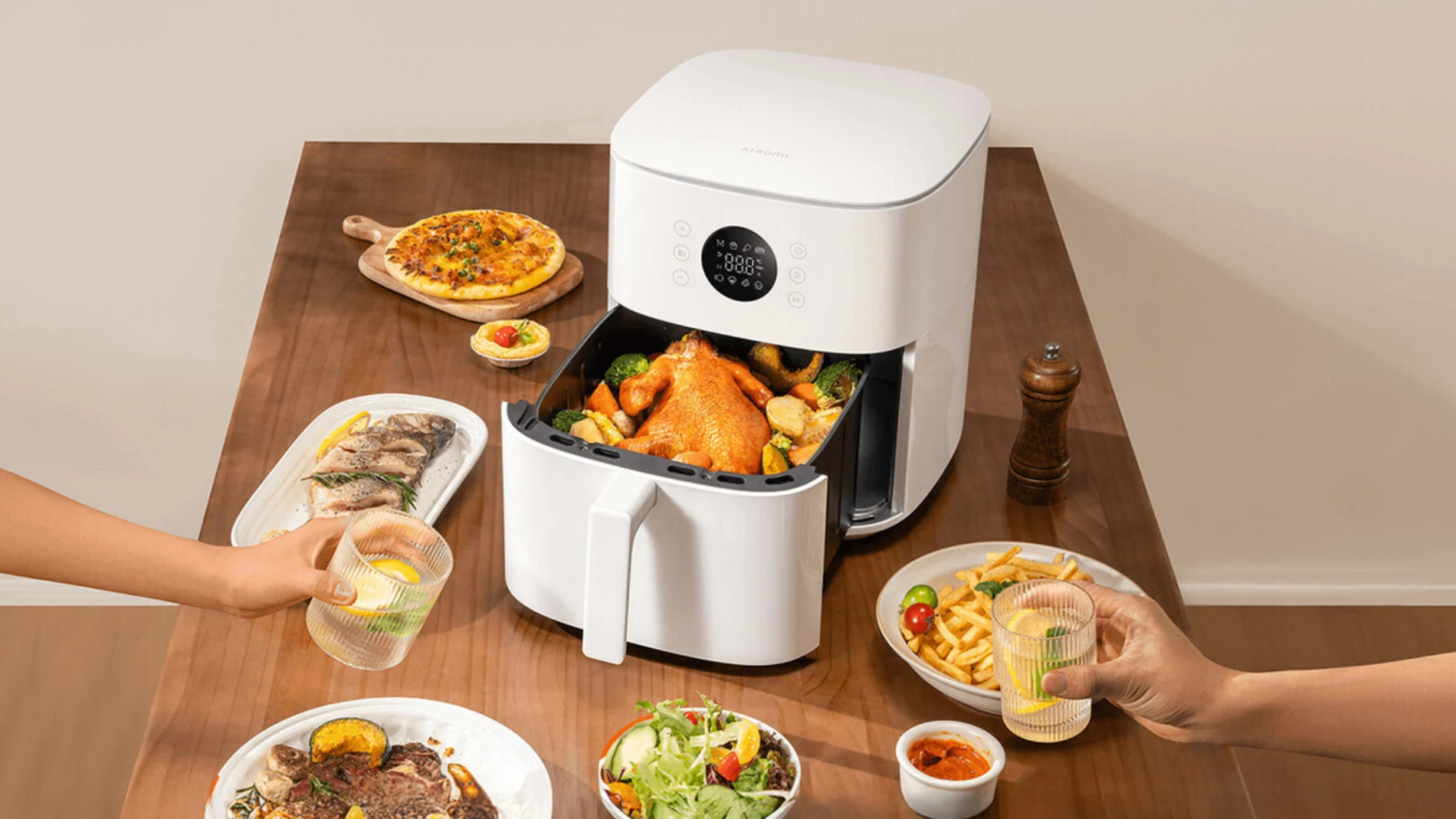 Con la Xiaomi Air Fryer 6.5L podrás cocinar un pollo entero con su guarnición para dos o más personas