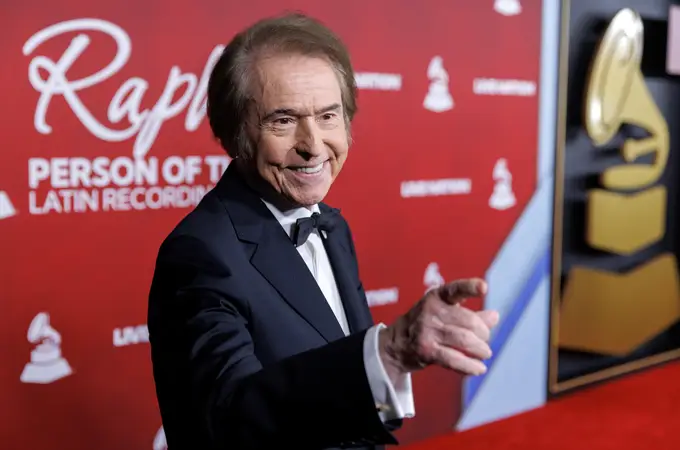 La inesperada protagonista del homenaje a Raphael en Las Vegas: su nieta deslumbra con el vestido más impactante de la noche La inesperada protagonista del homenaje a Raphael en Las Vegas: su nieta deslumbra con el vestido más impactante de la noche