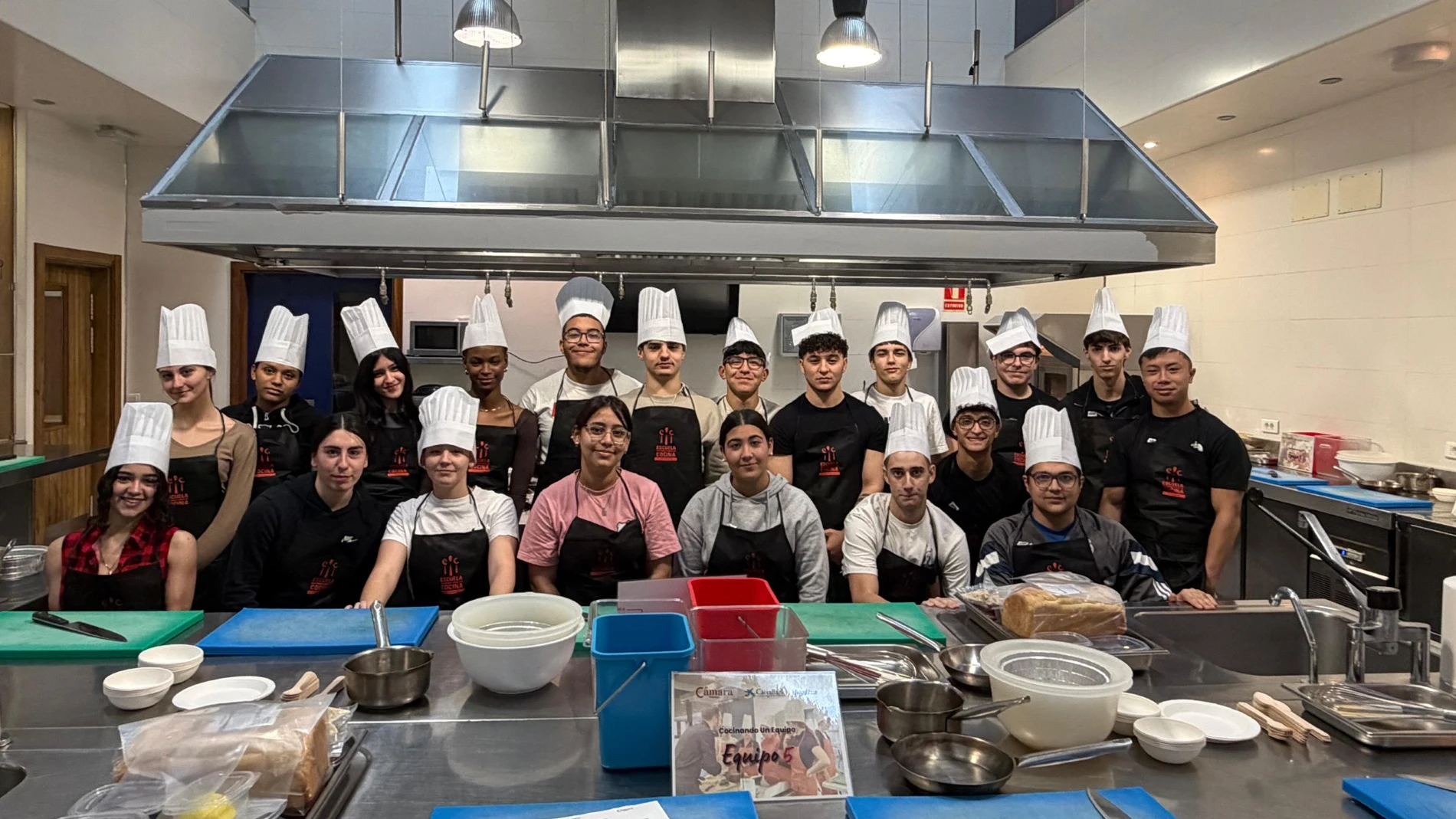 Alumnos del programa "Cocinando un equipo"
