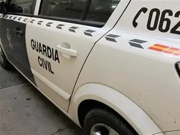 Vehículo de la Guardia Civil Vehículo de la Guardia Civil