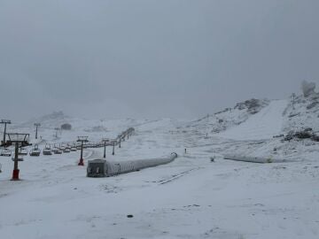 Manto de nieve en Sierra Nevada con la llegada de la borrasca Claudia