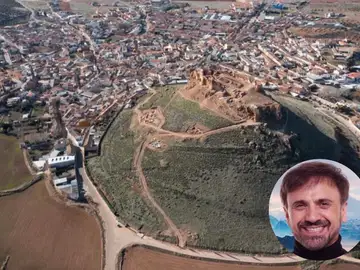 Montaje de Montiel (Ciudad Real) y una imagen de José Mota Montaje de Montiel (Ciudad Real) y una imagen de José Mota