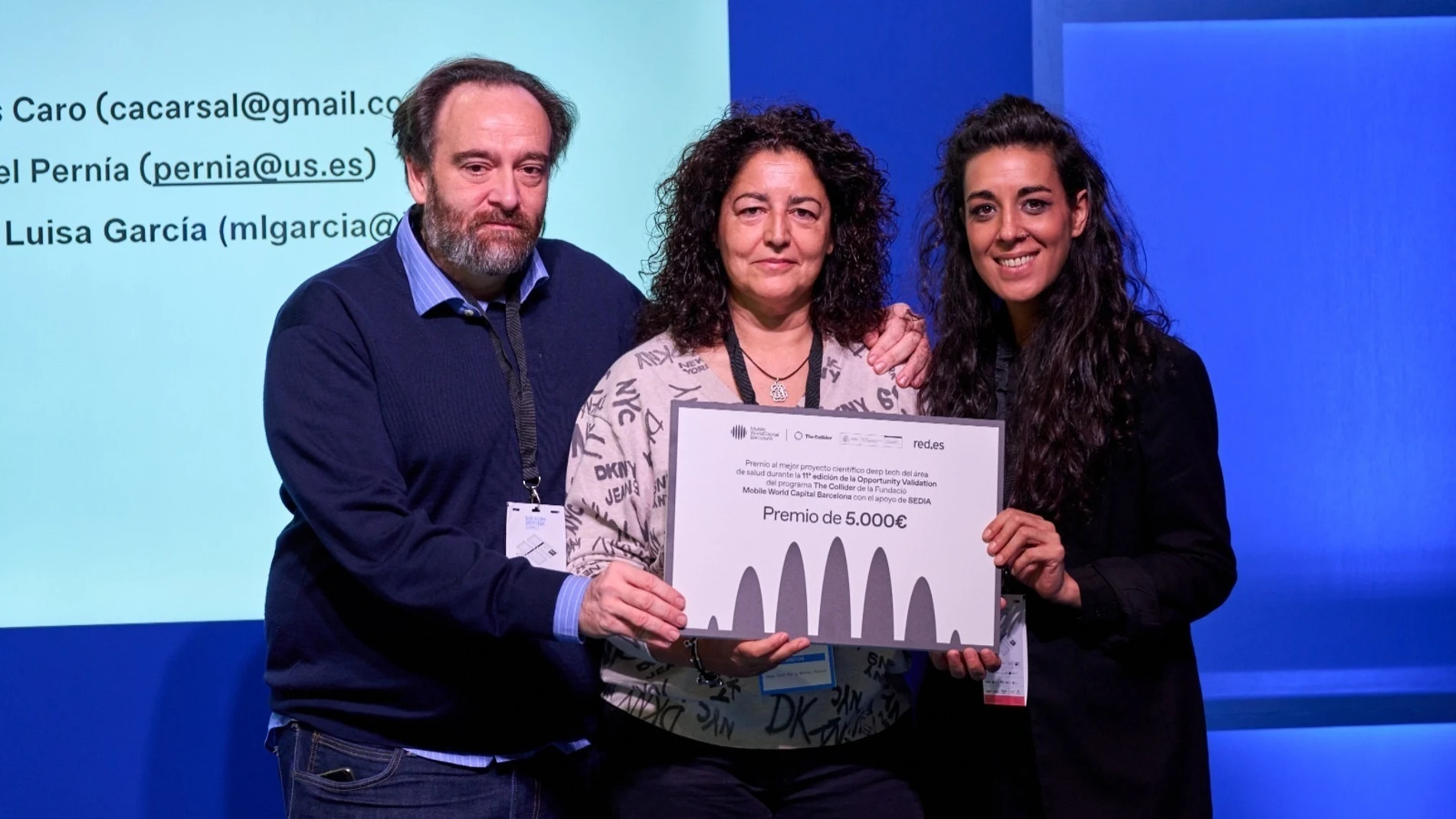 La investigadora Marisa García Martín, recibiendo el premio a la mejor iniciativa del panel de salud en la fase Opportunity Validation del programa The Collider del Mobile World Capital de Barcelona.
