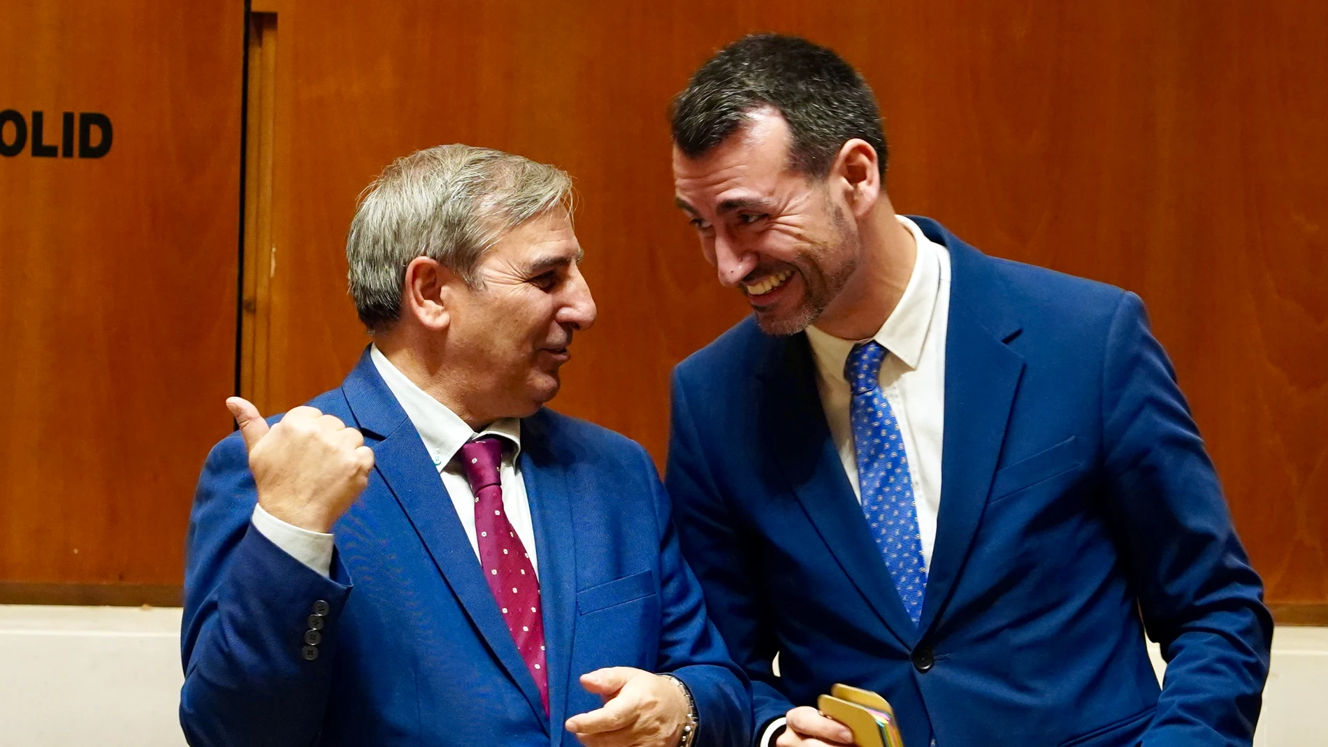 El consejero de Movilidad y Transformación Digital, José Luis Sanz Merino, clausura las jornadas sobre inteligencia artificial en la administración pública, junto al vicepresidente de la Diputación de Valladolid, David Esteban