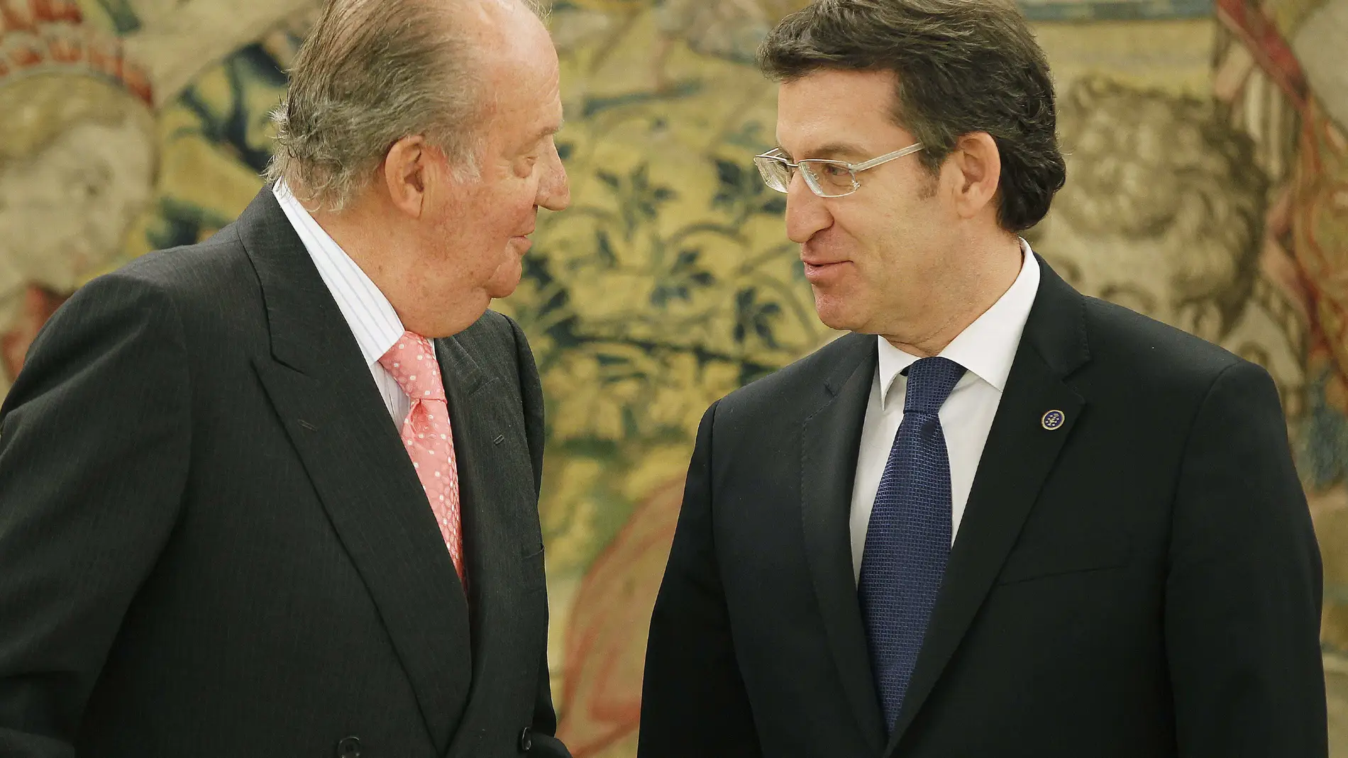 Don Juan Carlos y Alberto Núñez Feijóo, en una imagen de archivo