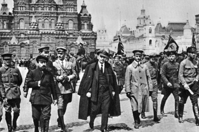 de la Revolución rusa, junto a un grupo de comandantes, el 25 de mayo del año 1919, en la Plaza Roja de Moscú de la Revolución rusa, junto a un grupo de comandantes, el 25 de mayo del año 1919, en la Plaza Roja de Moscú
