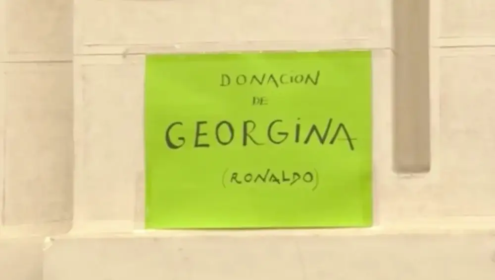 Cartel que anuncia en el Rastrillo Nuevo Futuro la donación de Gio