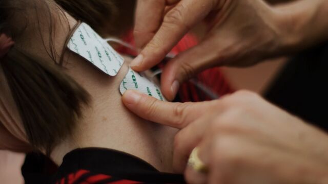 La estimulación eléctrica espinal no es nada invasiva, los pacientes la toleran bien y se hace de forma ambulatoria