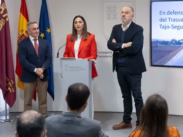 Gobiernos de la Región y la Comunidad Valenciana y Scrats estudian acciones legales ante "irregularidades" en la gestión del Tajo Gobiernos de la Región y la Comunidad Valenciana y Scrats estudian acciones legales ante "irregularidades" en la gestión del Tajo