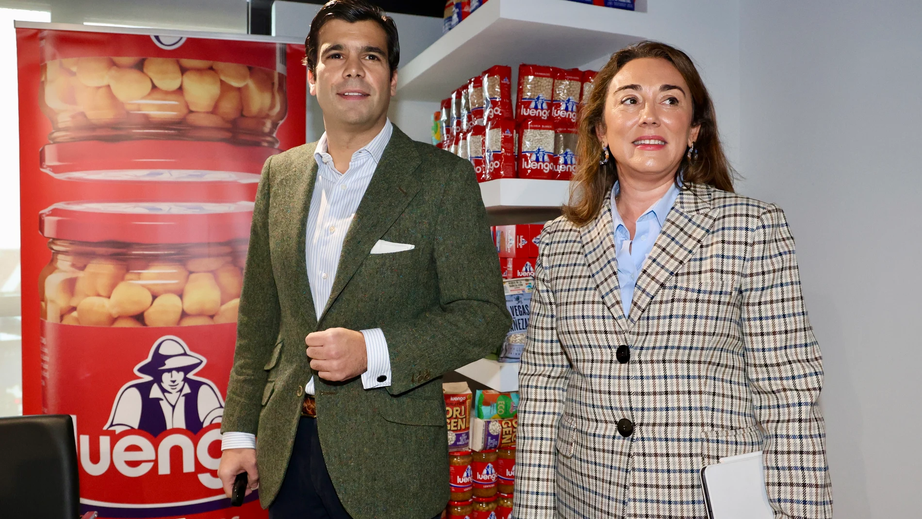 María González Corral visita las instalaciones de Legumbres Luengo