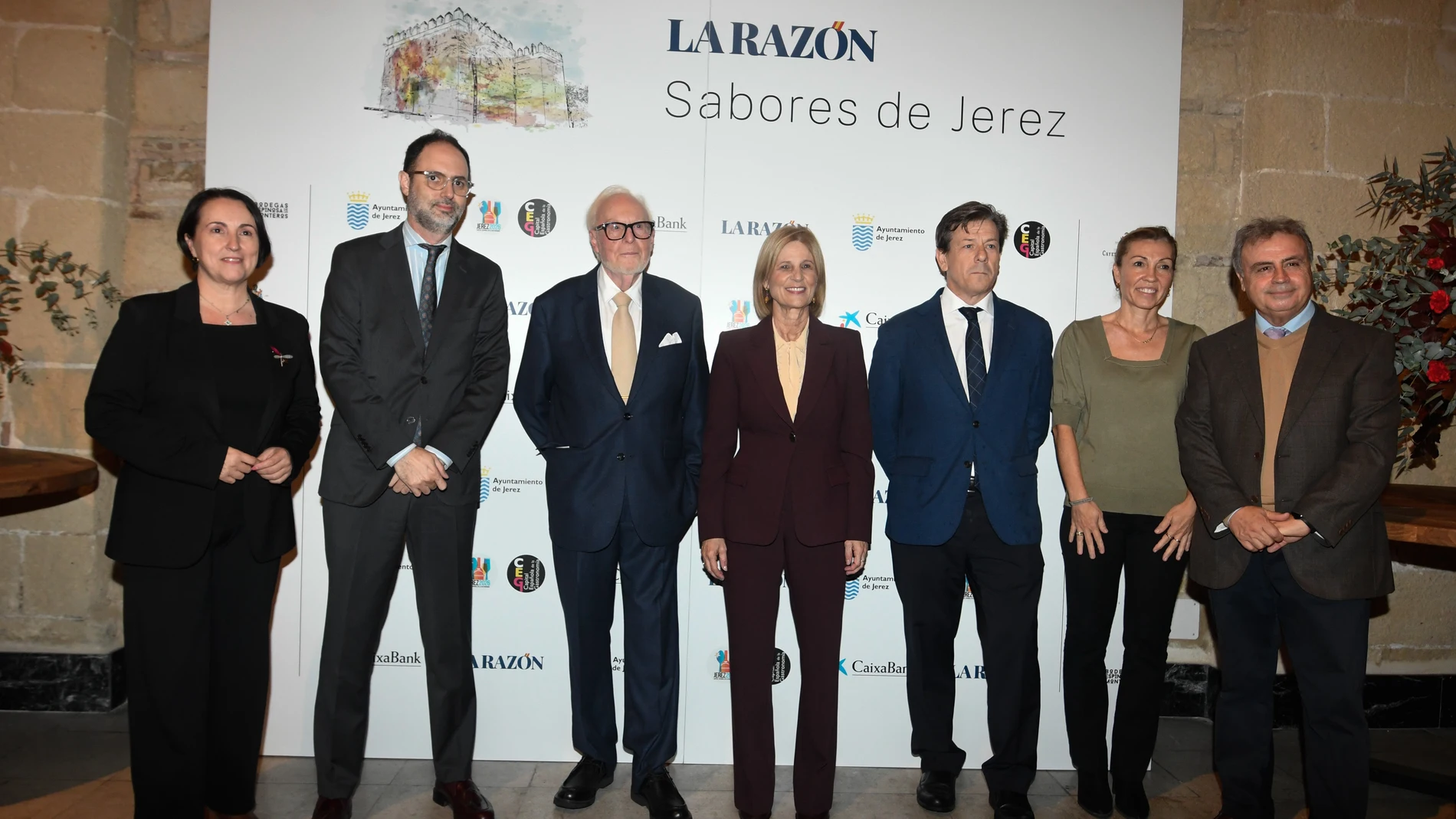 Participantes en el foro gastronómico "Sabores de Jerez", con la alcaldesa de la ciudad a la cabeza, María José García-Pelayo