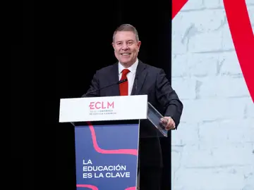 El jefe del Gobierno regional, Emiliano García-Page, preside, en Consuegra (Toledo), el acto institucional con motivo del Día de la Enseñanza 2025. En el Teatro Don Quijote de la localidad. El jefe del Gobierno regional, Emiliano García-Page, preside, en Consuegra (Toledo), el acto institucional con motivo del Día de la Enseñanza 2025. En el Teatro Don Quijote de la localidad.