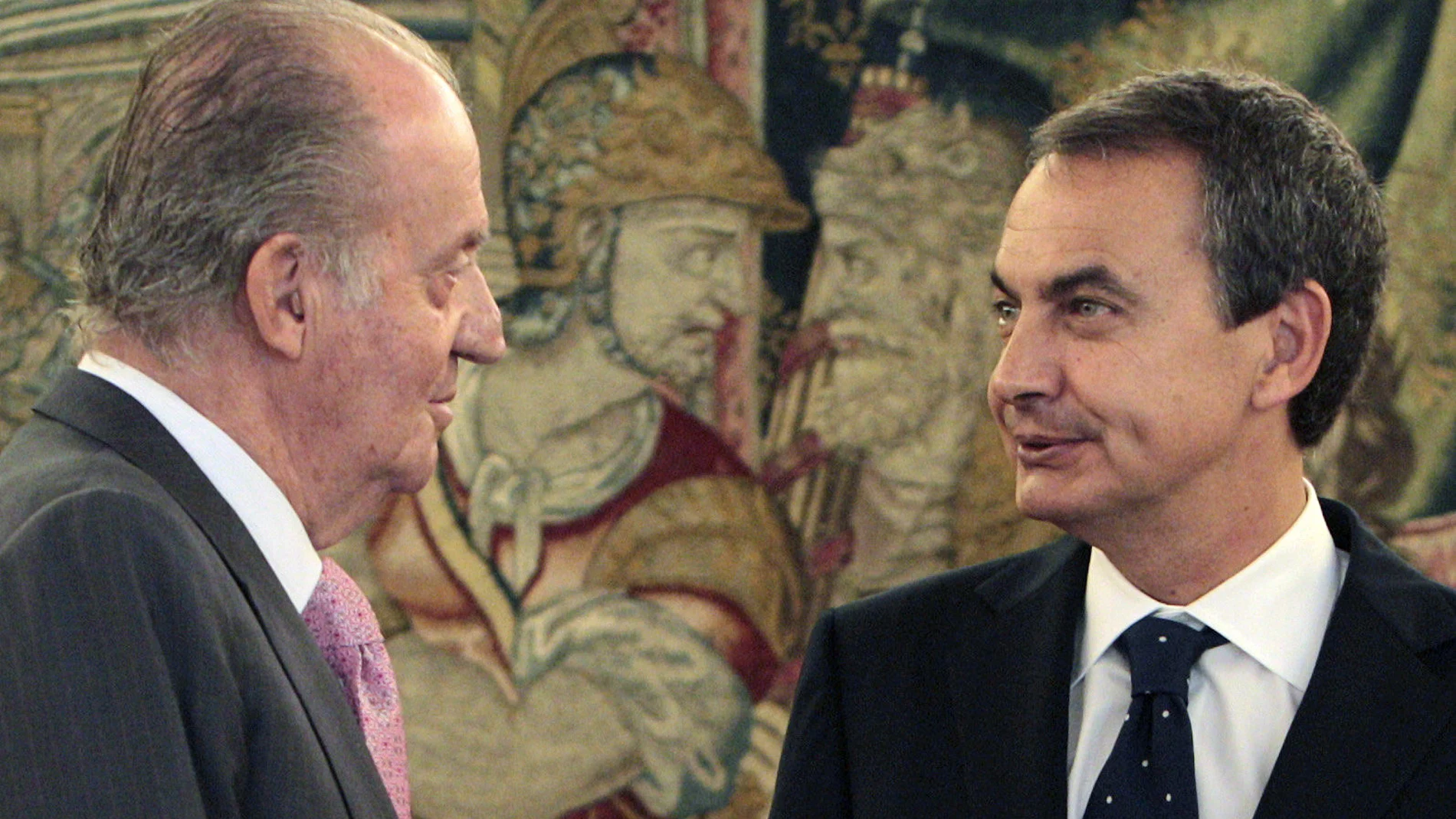 Don Juan Carlos y José Luis Rodríguez Zapatero, en el salón de audiencias del Palacio de la Zarzuela