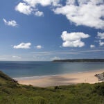 En el Mar del Norte, se encuentra el Principado de Sealand, el país que solo existe fines de semana pero tiene bandera nacional, moneda oficial, príncipe o pasaporteImagen de archivo de la costa de Reino Unido