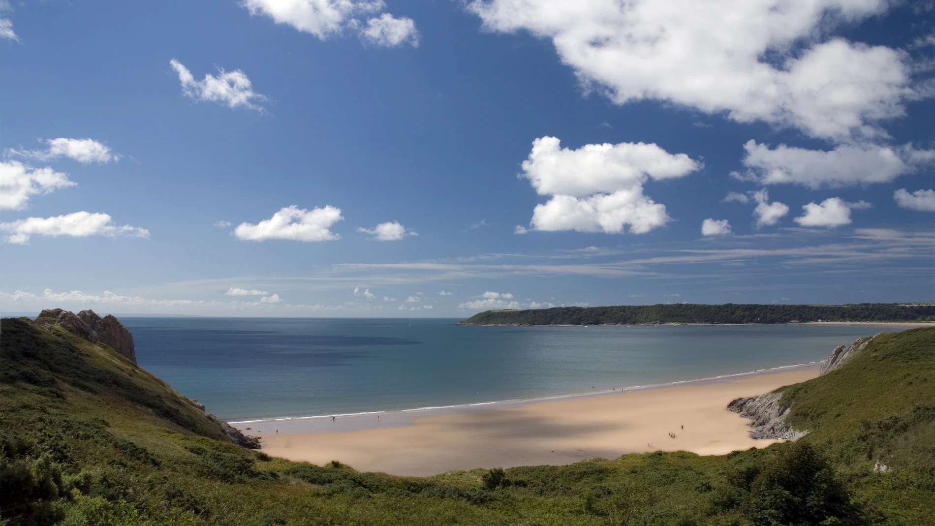 En el Mar del Norte, se encuentra el Principado de Sealand, el país que solo existe fines de semana pero tiene bandera nacional, moneda oficial, príncipe o pasaporteImagen de archivo de la costa de Reino Unido