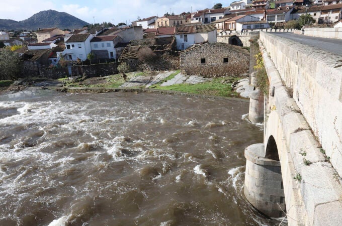 La borrasca Claudia ha provocado una notable crecida del río Tormes a su paso por la provincia Salamanca La borrasca Claudia ha provocado una notable crecida del río Tormes a su paso por la provincia Salamanca