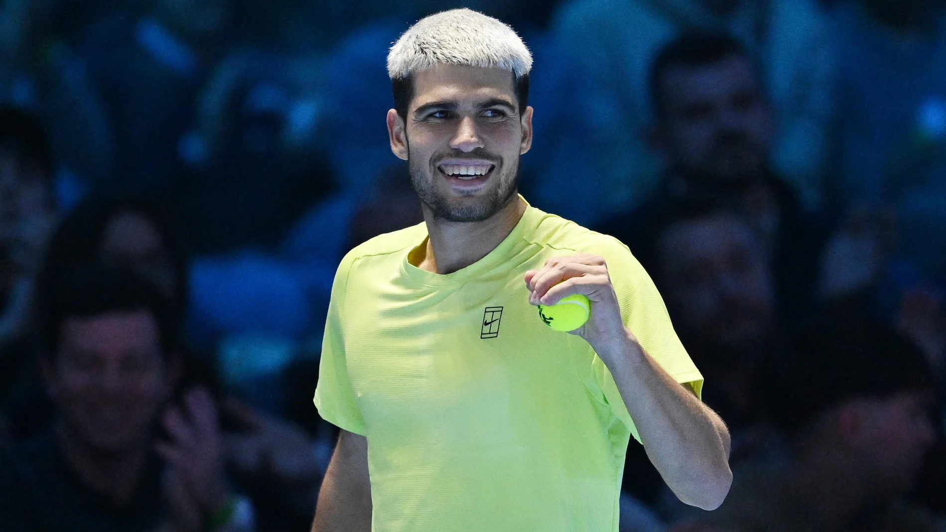 Turin (Italy), 15/11/2025.- Carlos Alcaraz of Spain celebrates the victory at the end of the men's singles Round Robin match against Felix Auger Aliassime of Canada at the ATP Finals in Turin, Italy, 15 November 2025. (Tenis, Italia, España) EFE/EPA/ALESSANDRO DI MARCO