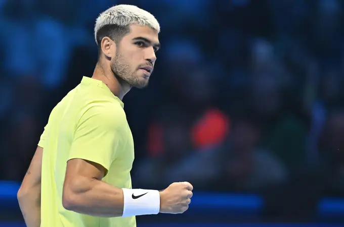 Alcaraz abusa de Auger-Aliassime y se cita con Sinner en el capítulo 16 del partido del siglo Alcaraz abusa de Auger-Aliassime y se cita con Sinner en el capítulo 16 del partido del siglo