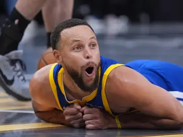 APTOPIX Warriors Spurs Basketball Golden State Warriors guard Stephen Curry (30) reacts after he was fouled during the second half of an NBA Cup basketball game against the San Antonio Spurs in San Antonio, Friday, Nov. 14, 2025. (AP Photo/Eric Gay)