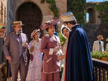 Una boda clandestina, un puñetazo y un secreto revelado... ¡"La Promesa" explota esta semana! Una boda clandestina, un puñetazo y un secreto revelado... ¡"La Promesa" explota esta semana!