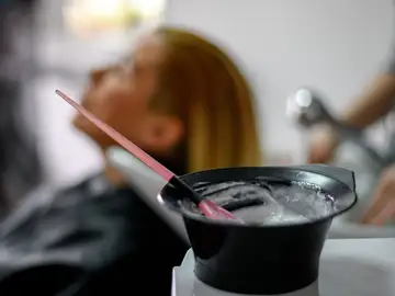 Teñirse el pelo es malo para la salud: ¿Con qué frecuencia deberíamos hacerlo según un dermatólogo? Teñirse el pelo es malo para la salud: ¿Con qué frecuencia deberíamos hacerlo según un dermatólogo?