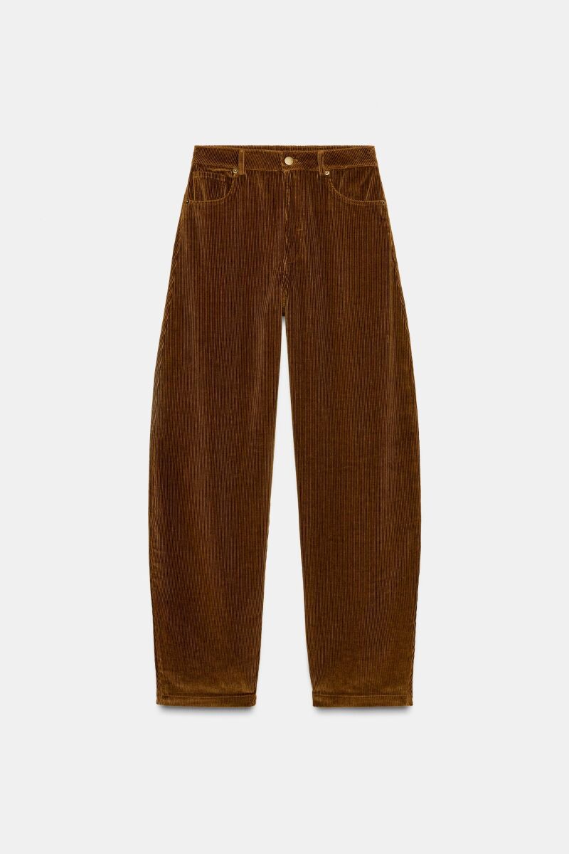 Pantalón pana balloon bolsillos.