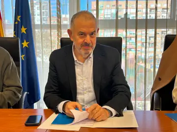 Agua.- Scrats denuncia un "trato desigual" en los caudales ecológicos que "perjudica la viabilidad futura" del trasvase El presidente del Sindicato Central de Regantes del Acueducto Tajo-Segura (Scrats), Lucas Jiménez, comparece ante la Comisión Especial de Estudio sobre la situación del trasvase Tajo-Segura de la Asamblea Regional de Murcia REMITIDA / HANDOUT por ASAMBLEA REGIONAL DE MURCIA Fotografía remitida a medios de comunicación exclusivamente para ilustrar la noticia a la que hace referencia la imagen, y citando la procedencia de la imagen en la firma 17/11/2025