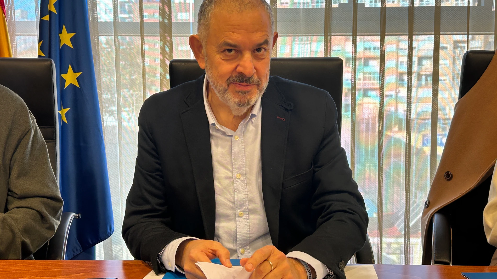 El presidente del Sindicato Central de Regantes del Acueducto Tajo-Segura (Scrats), Lucas Jiménez, comparece ante la Comisión Especial de Estudio sobre la situación del trasvase Tajo-Segura de la Asamblea Regional de Murcia REMITIDA / HANDOUT por ASAMBLEA REGIONAL DE MURCIA Fotografía remitida a medios de comunicación exclusivamente para ilustrar la noticia a la que hace referencia la imagen, y citando la procedencia de la imagen en la firma 17/11/2025