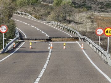 Socavón en la carretera